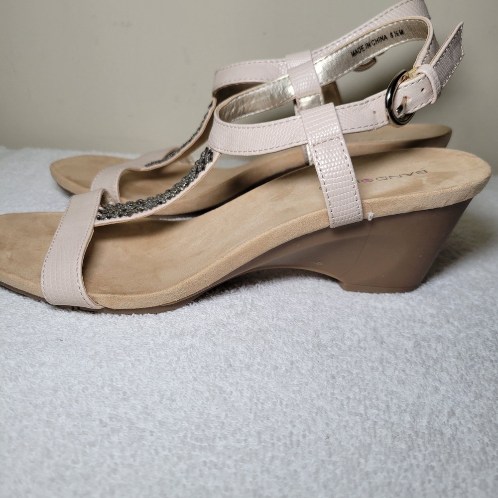 Bandolino Womens Beige Beaded T-Strap Wedge Sandals Snake Size 8.5M‎